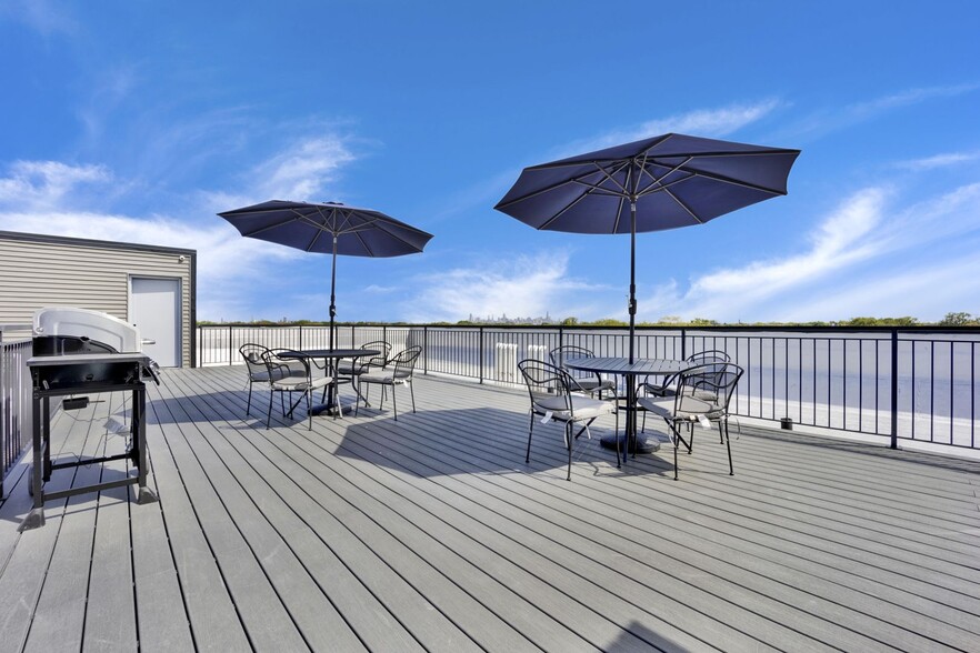 Building Photo - 4350 W Lawrence Ave