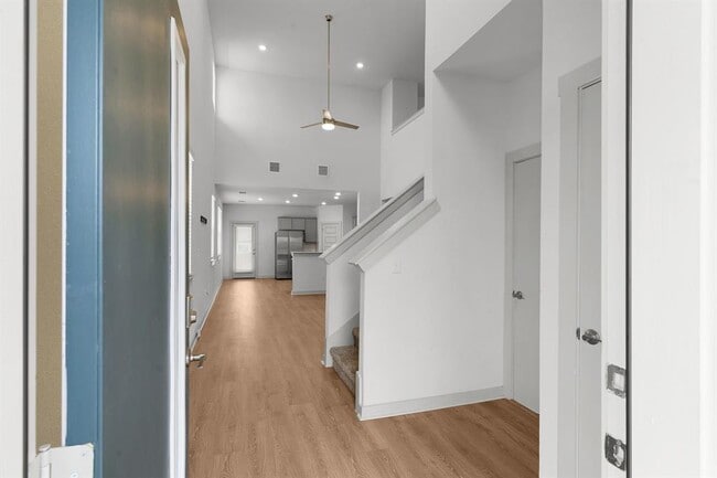 Building Photo - 10933 Tildon Ave
