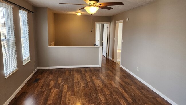 Building Photo - 3 bedroom with bonus room