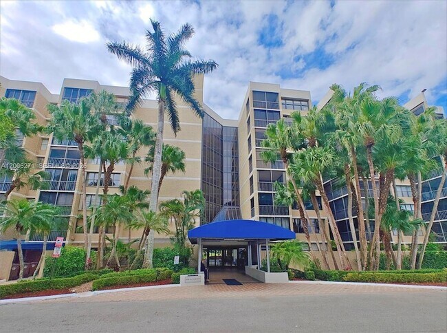 Building Photo - 16300 Golf Club Rd