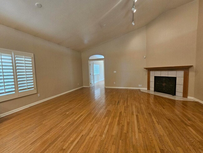 Building Photo - 1867 E Brentrup Dr