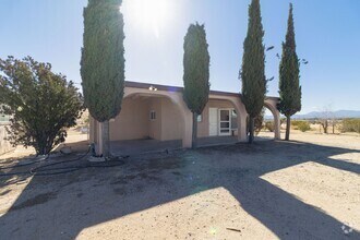 Building Photo - Beautiful Studio on Horse Property