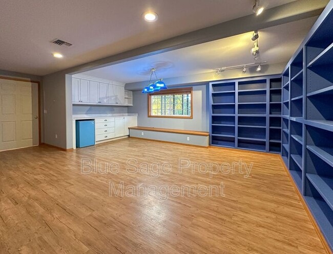 Building Photo - 200 Osprey Glen Rd