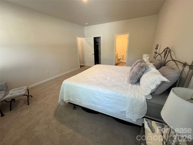 Building Photo - 1924 Vanderlyn St