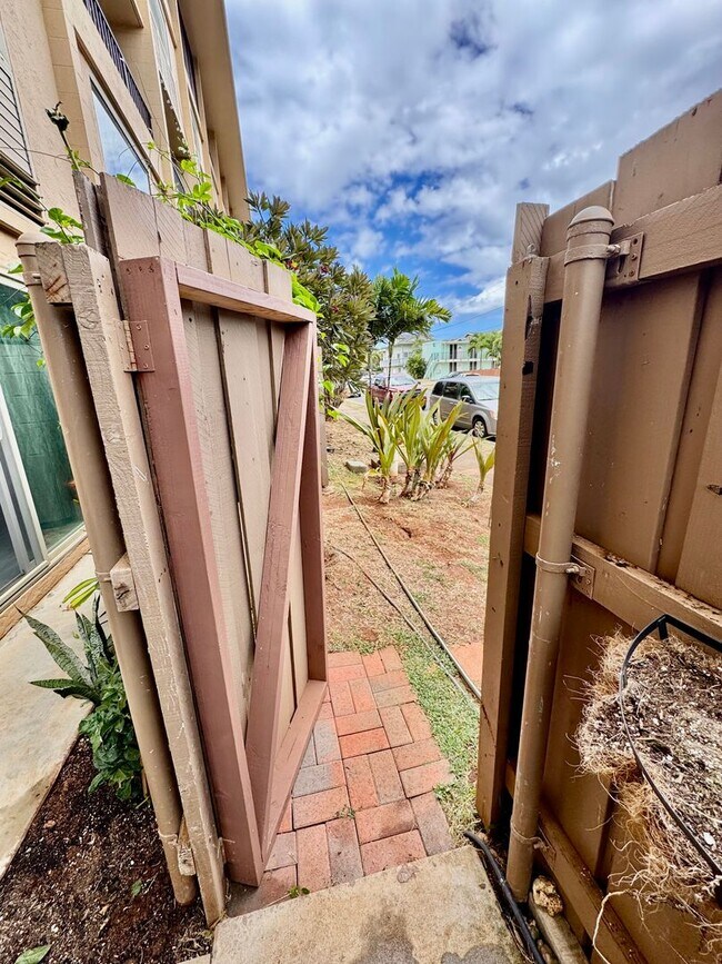 Building Photo - Available Now | Fully Furnished 1 Bedroom,...