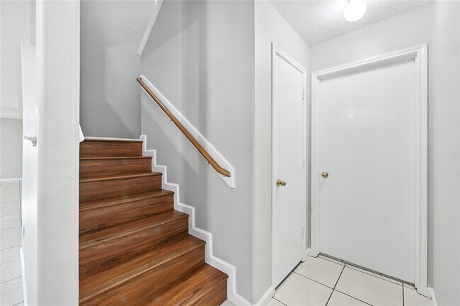 Building Photo - 7818 Black Gap Dr