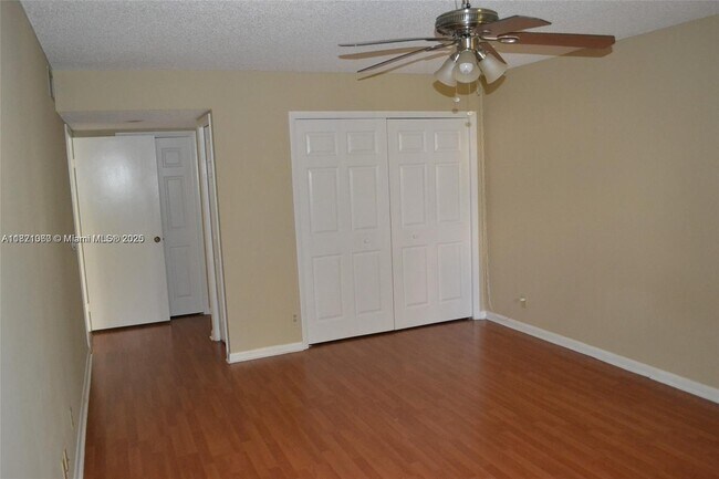 Building Photo - 491 Racquet Club Rd