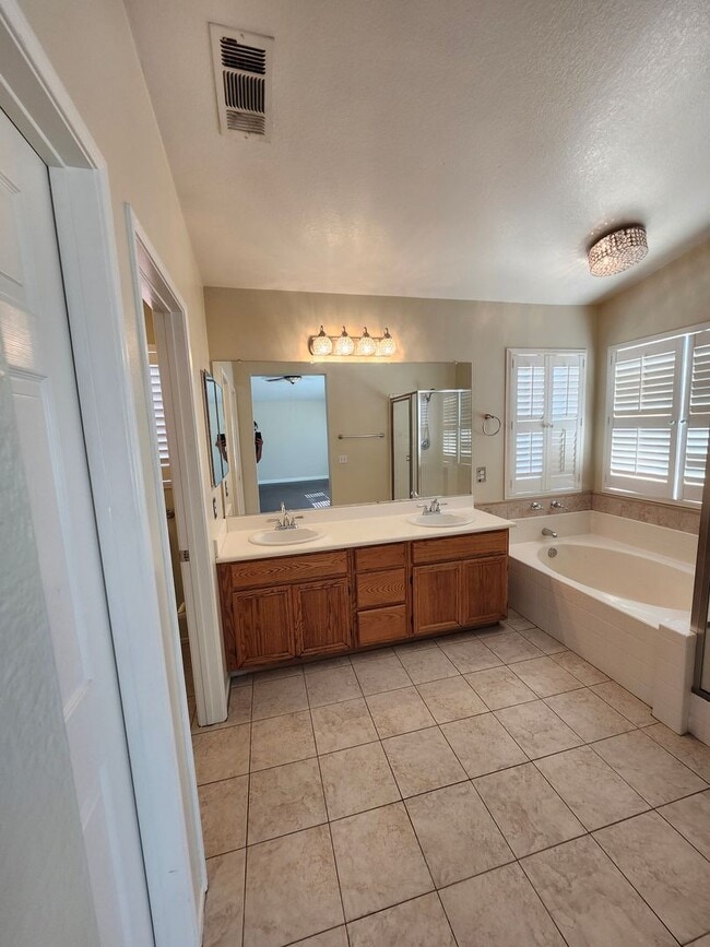 Building Photo - Beautiful two-story home located in the he...