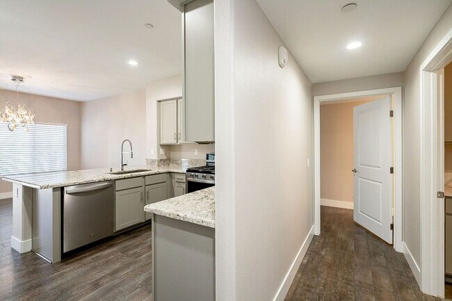 Building Photo - 845 Pantara Pl