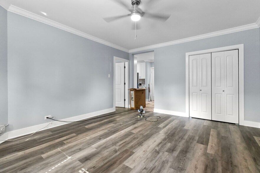 Building Photo - 3815 N Greenview Ave