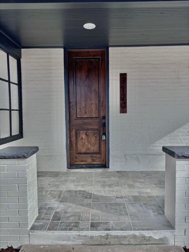 Building Photo - Newly Remodeled Home!