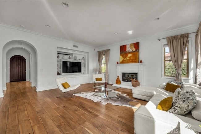 Building Photo - 8001 S Ocean Bluff Dr