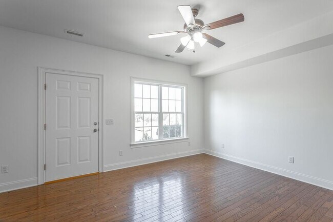 Building Photo - 7500 Noah Reid Rd