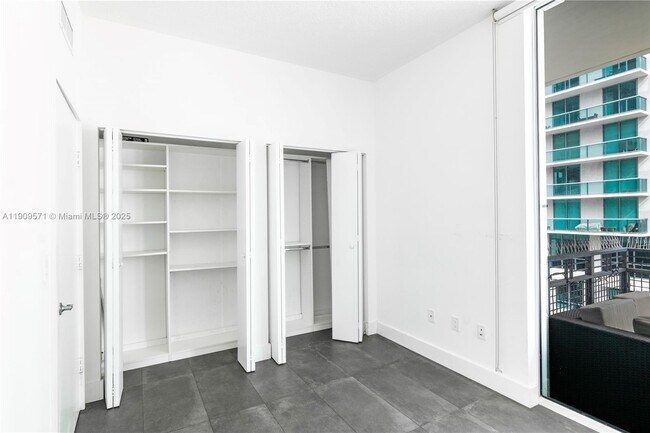 Building Photo - 350 NE 24th St