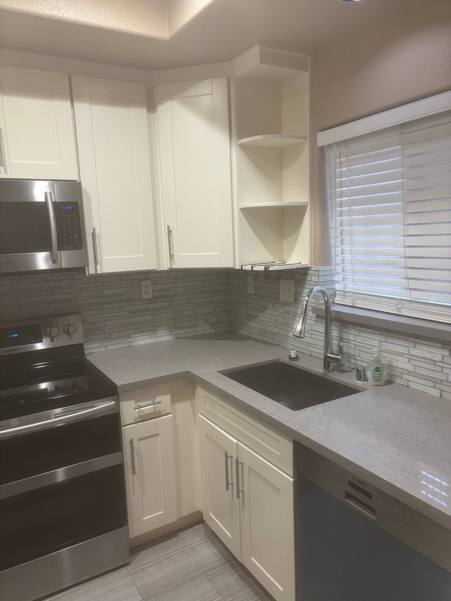 Building Photo - 5431 Sanchez Dr