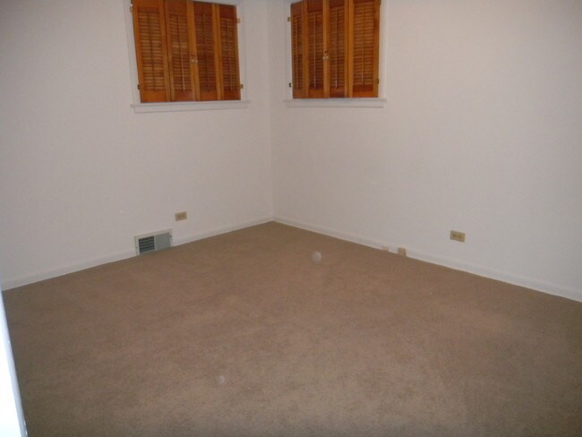 Building Photo - 9054 Bennett Ave