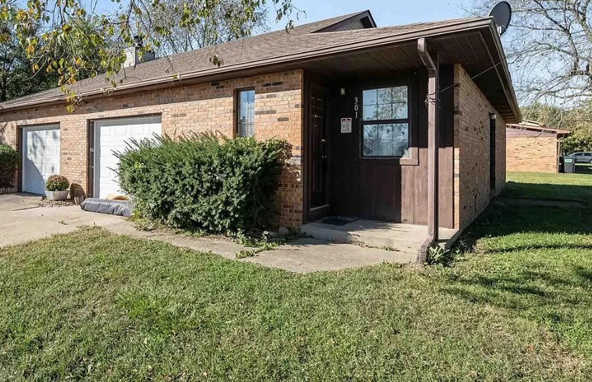 Building Photo - 303 Campus Dr