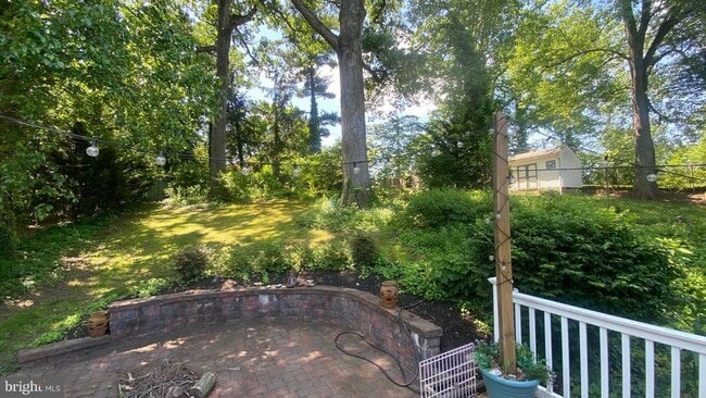 Building Photo - 417 W Maple Rd