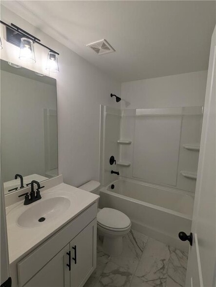 Building Photo - 716 Vallin St