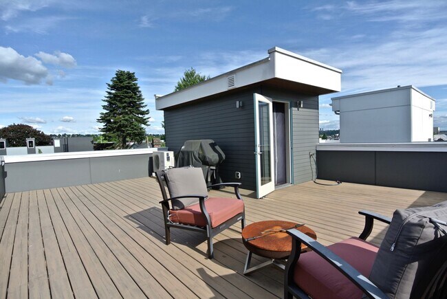 Building Photo - Modern, Stand Alone Home in the heart of Ballard!