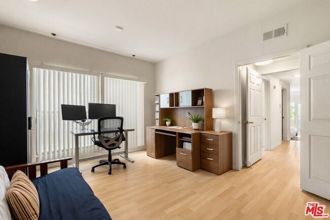 Building Photo - 12011 Goshen Ave