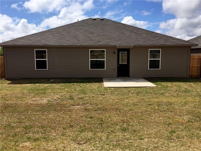 Building Photo - Beautiful 4 bed Bedroom Home in Mustang Sc...
