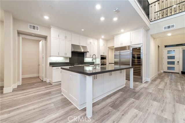 Building Photo - 55 Crater