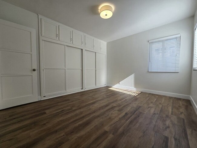 Building Photo - 330 Calle Miramar