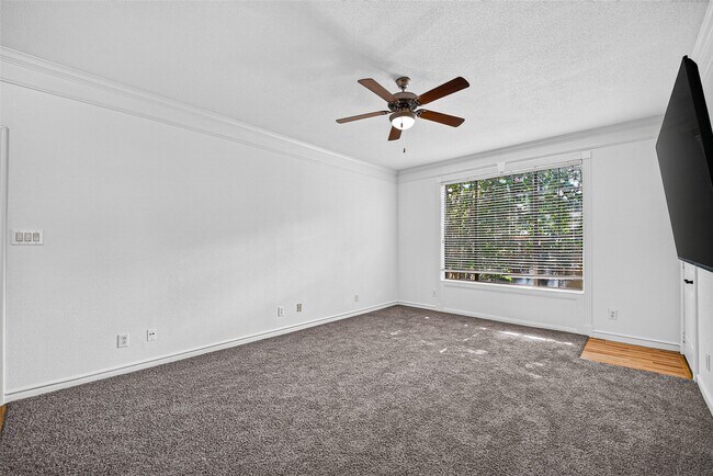 Building Photo - 2700 Revere St