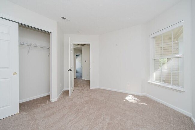 Building Photo - Beautifully Updated Carmel Ranch in Haverstick – Walk to Prairie Trace!