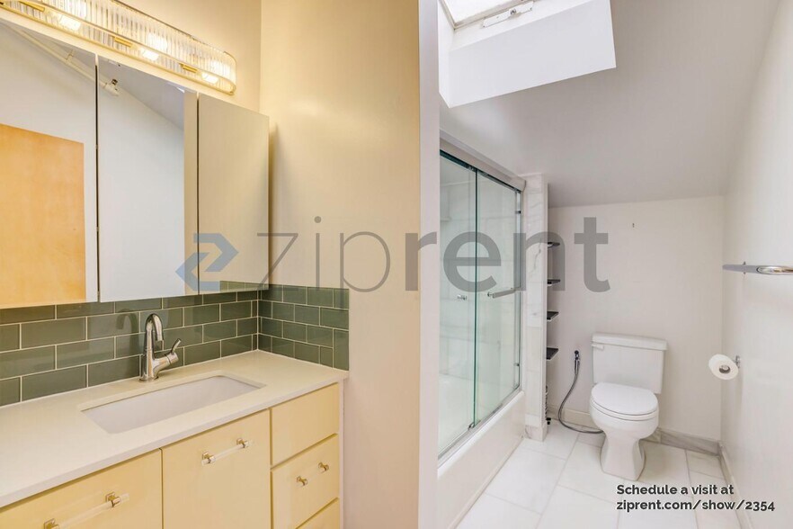 Building Photo - Unit 214