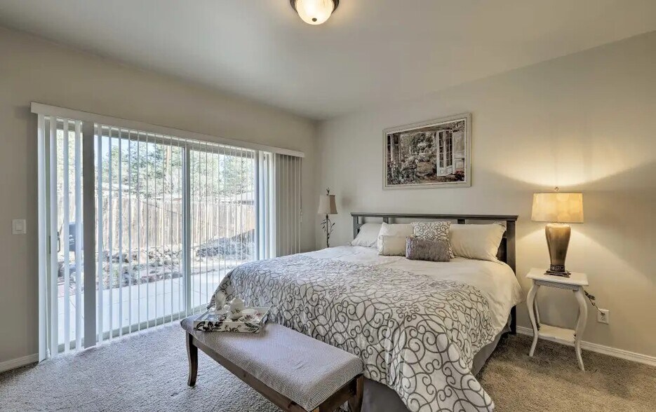 Master Bedroom, Sliding door - 210 W Cedar Ave