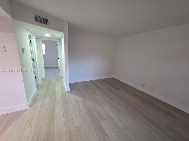 Building Photo - 101 NE 41st St
