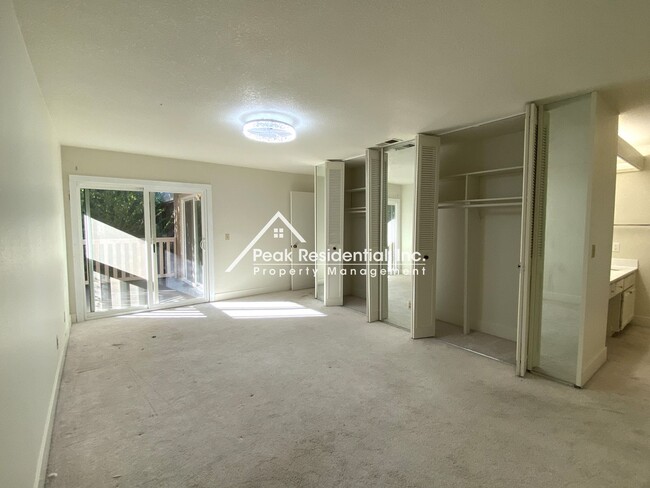 Building Photo - Large 3bd/2.5 Crosswoods Condo with 2 Car ...