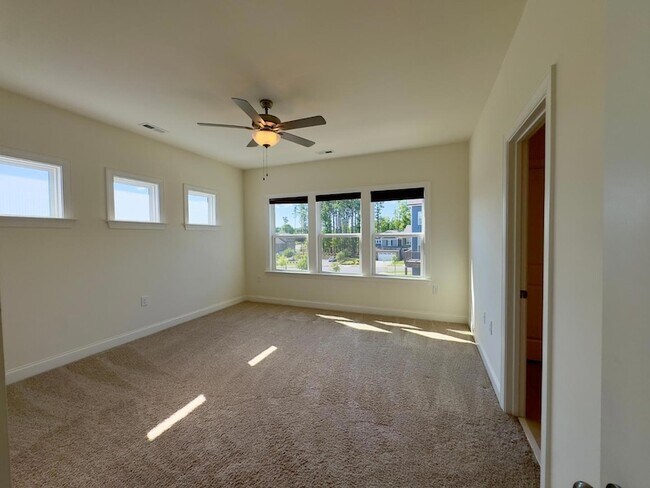 Building Photo - 2550 Frg Vlg Wy