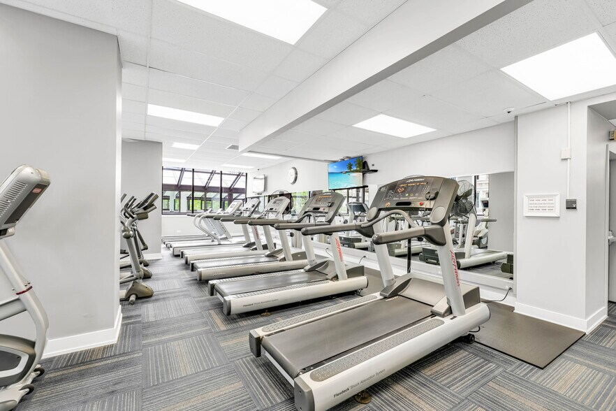 Building Photo - 405 N WABASH Ave