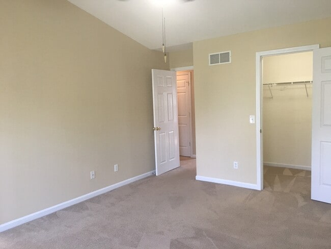 Building Photo - 944 Hampshire Heath Dr