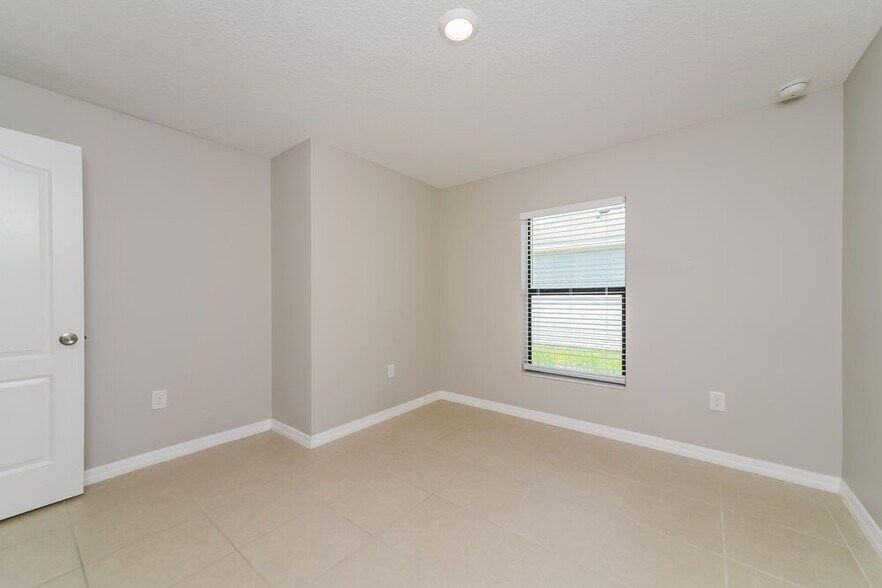 Building Photo - 246 Hyacinth Ct