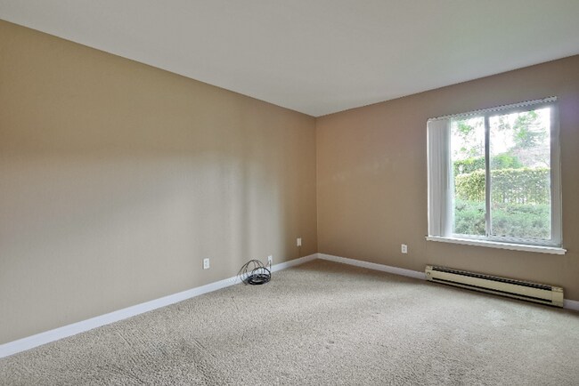 Building Photo - 1760 Halford Ave