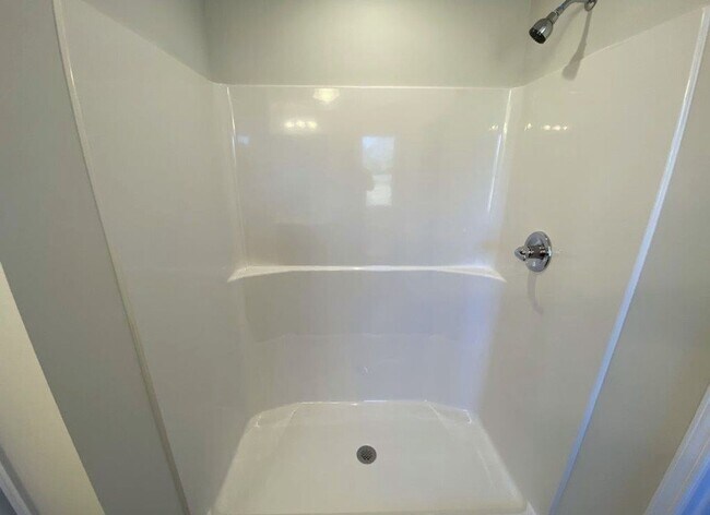 Building Photo - Beautiful 3 Bedroom, 2 1/2 Bathroom Home off Robinhood Rd in Winston!