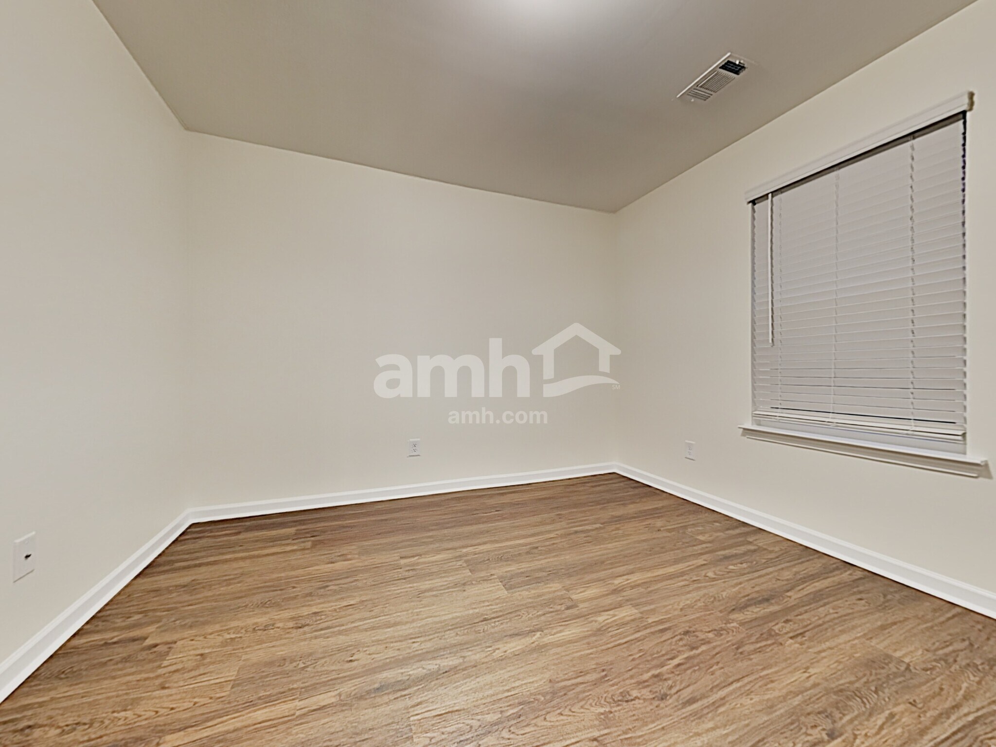 Building Photo - 428 Camp dr