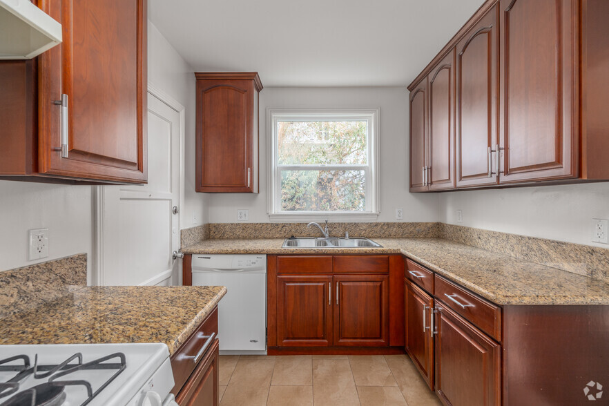 2BR, 1BA - 1,00SF - Kitchen - 1438 S Sherbourne Dr