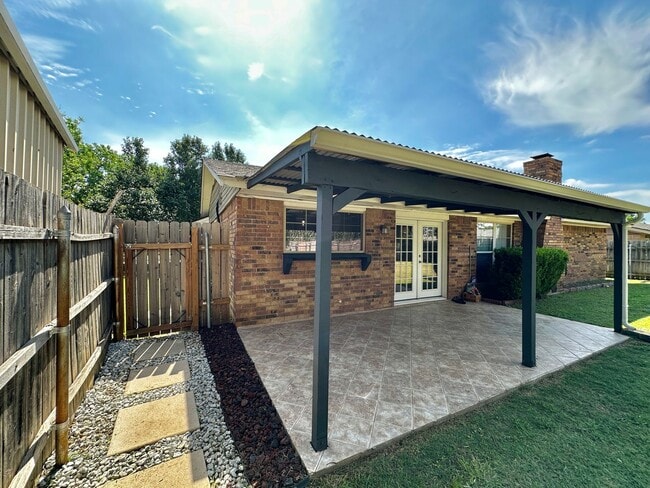 Building Photo - Remodeled