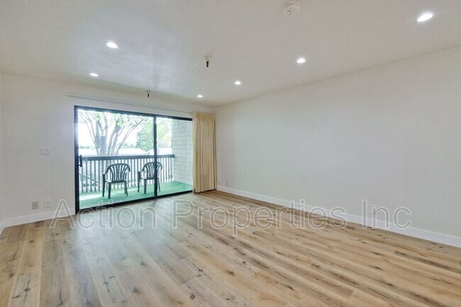 Building Photo - 2211 Latham St