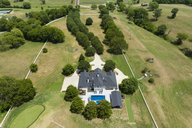 Building Photo - 5170 SE Tater Peeler Rd