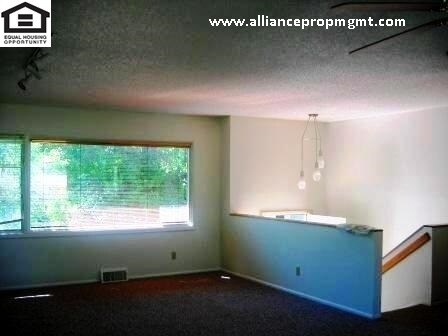 Building Photo - Light & Bright Dog Friendly House In A Great Location!