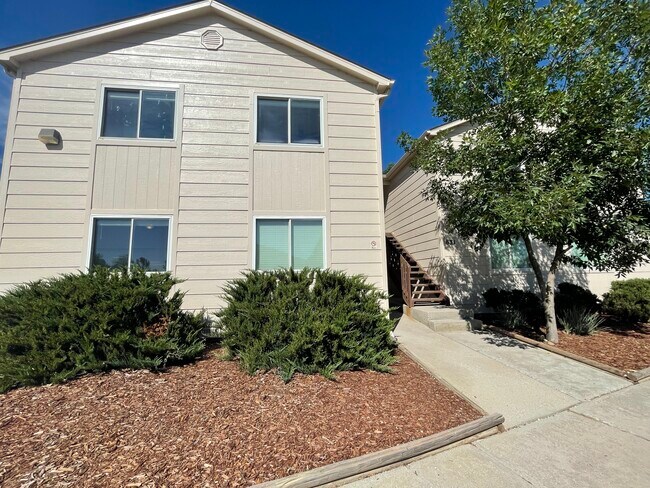 Building Photo - 631 Conifer St