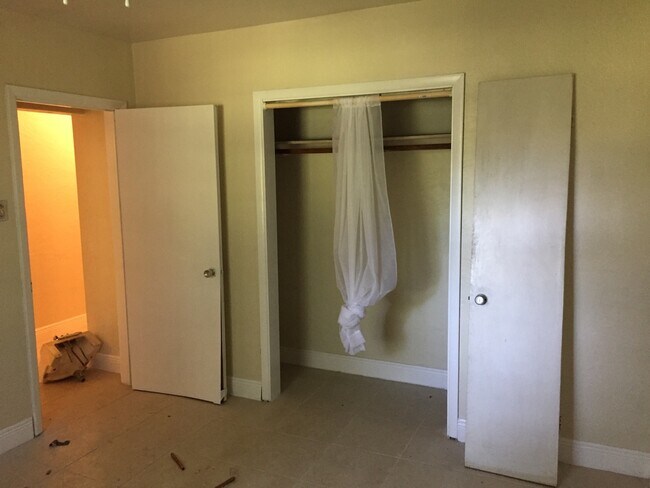 Building Photo - Large 3-2 with a carport