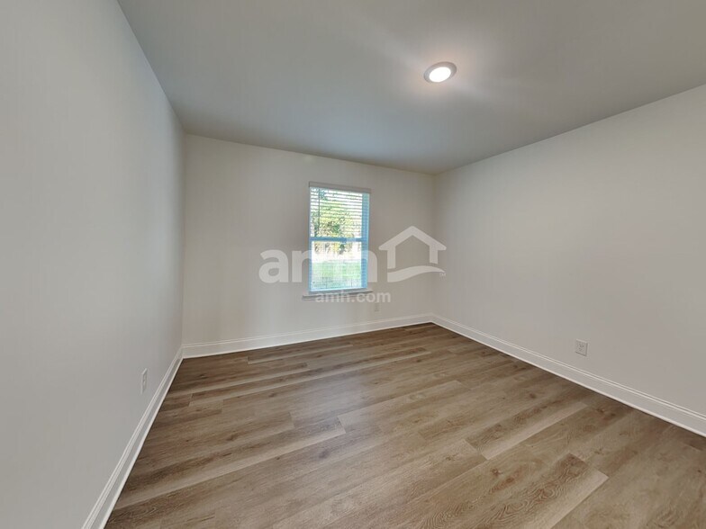 Building Photo - 1695 Soapstone Rd