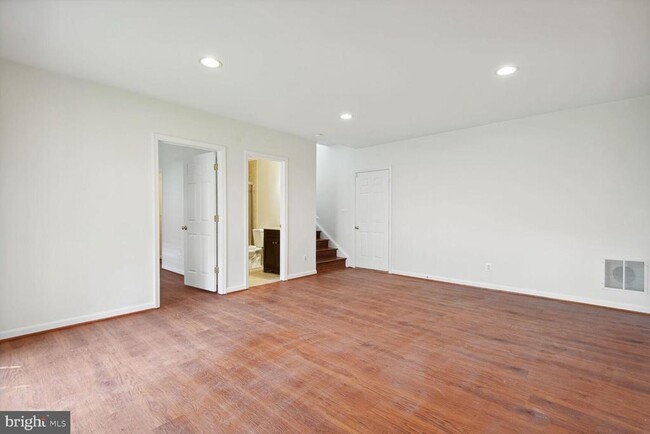 Building Photo - 15041 Clementine Way
